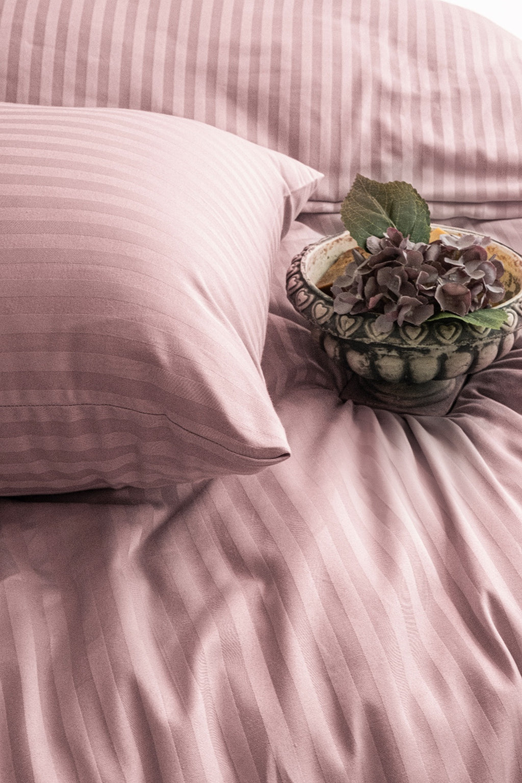 Çift Kişilik Pembe Çizgili Saten Nevresim Takımı