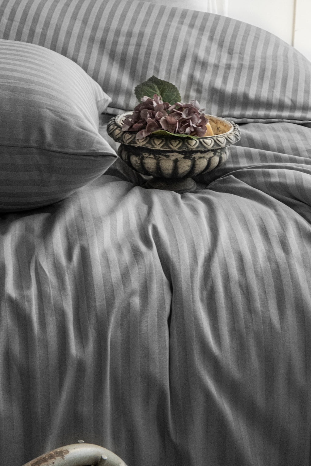 Çift Kişilik Antrasit Çizgili Saten Nevresim Takımı