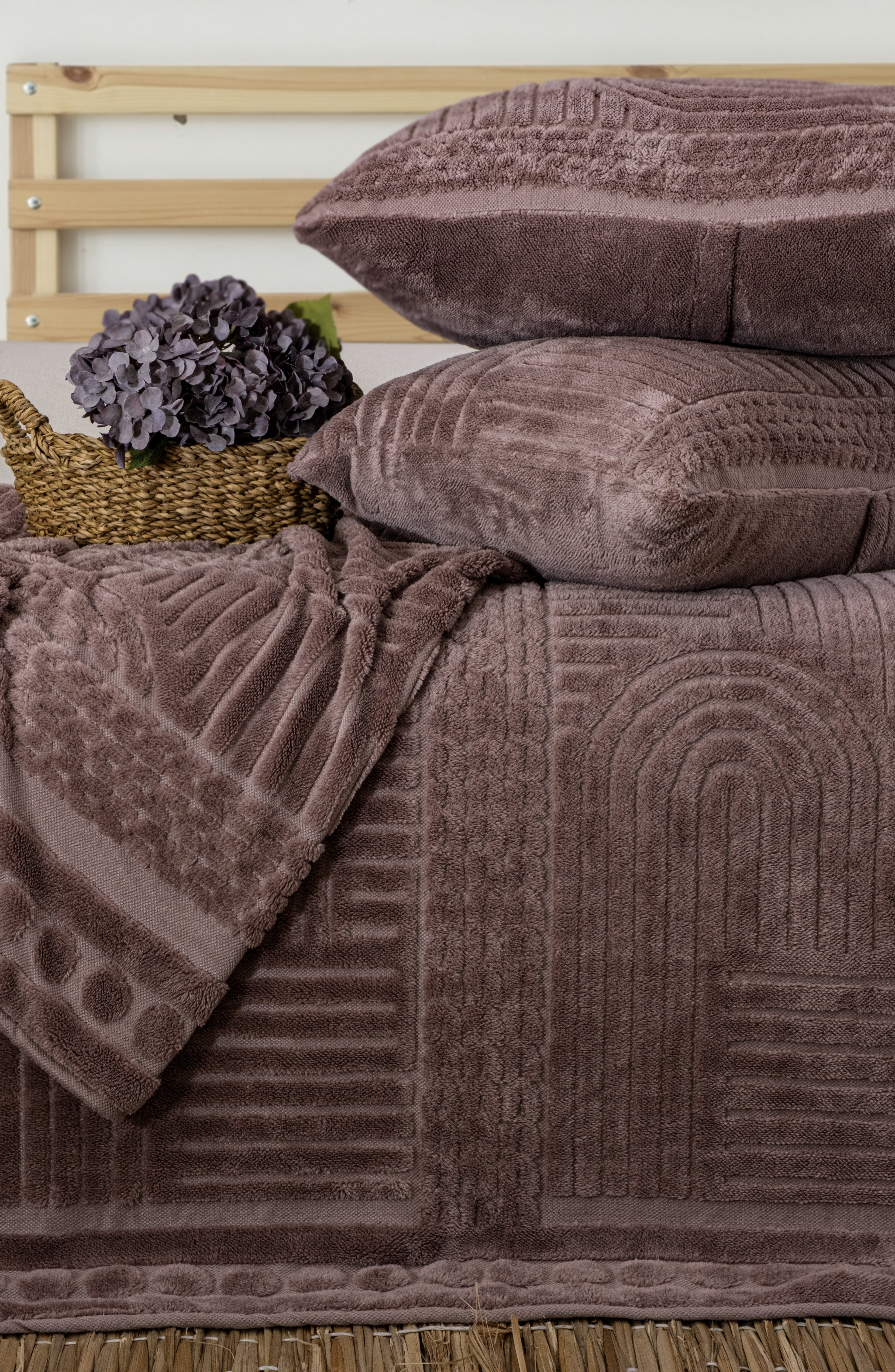 Lüx Jakarlı Mürdüm Yatak Örtüsü Seti Çift Kişilik Yastık Kılıflı | 230x240 cm