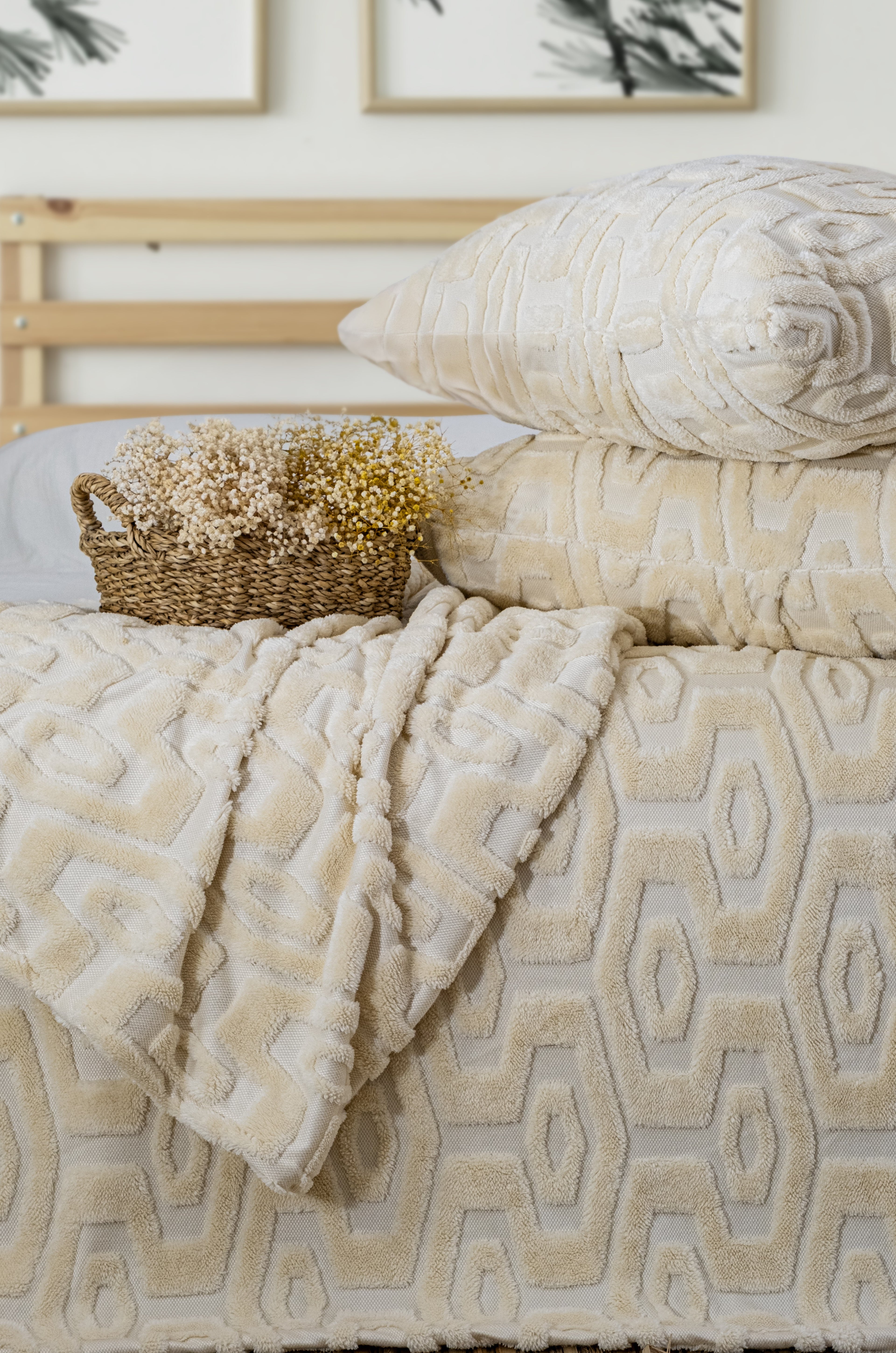 Lüx Jakarlı Krem Yatak Örtüsü Seti Çift Kişilik Yastık Kılıflı Wellsoft Çeyiz | 230x240 cm