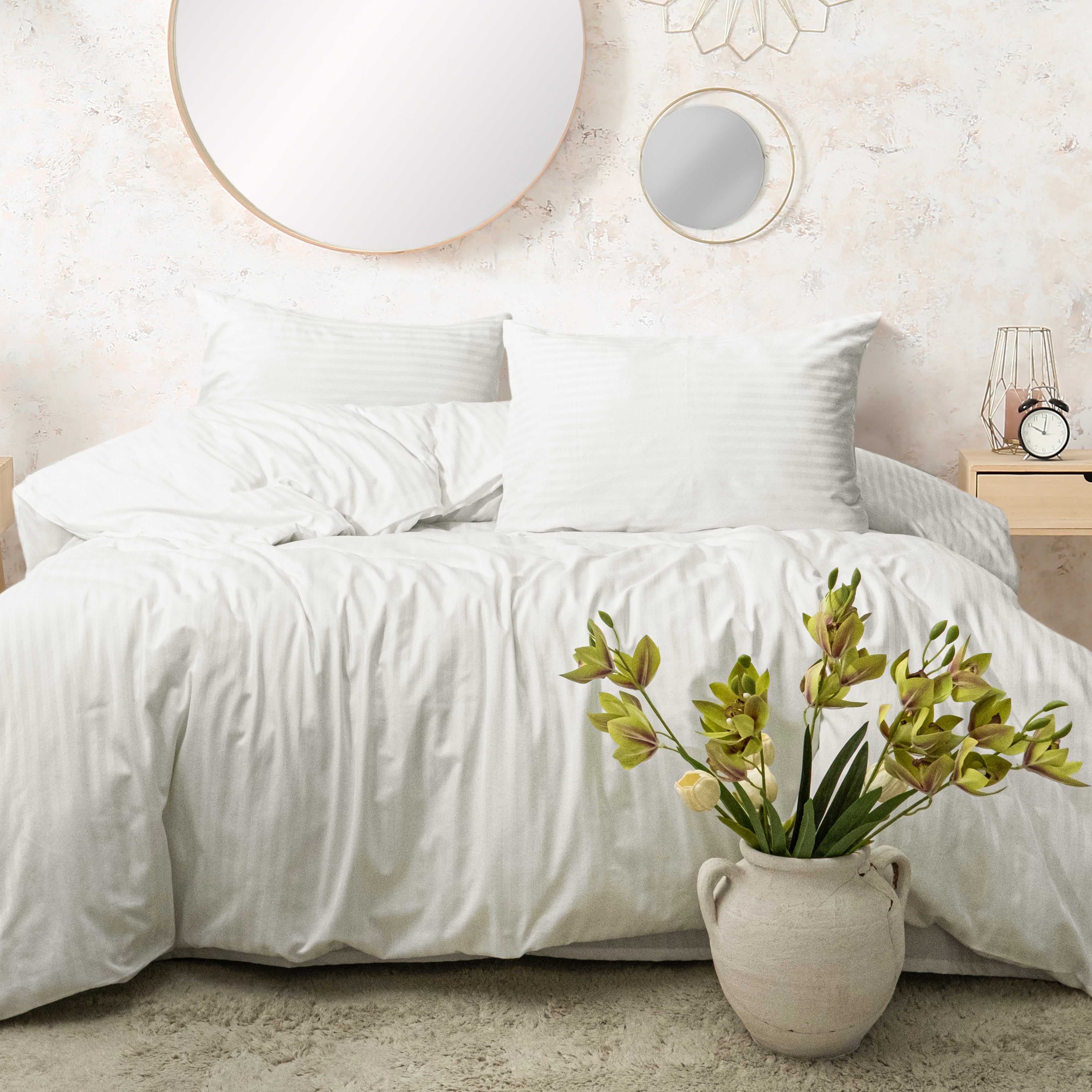 Tek Kişilik Beyaz Çizgili Saten Nevresim Takımı