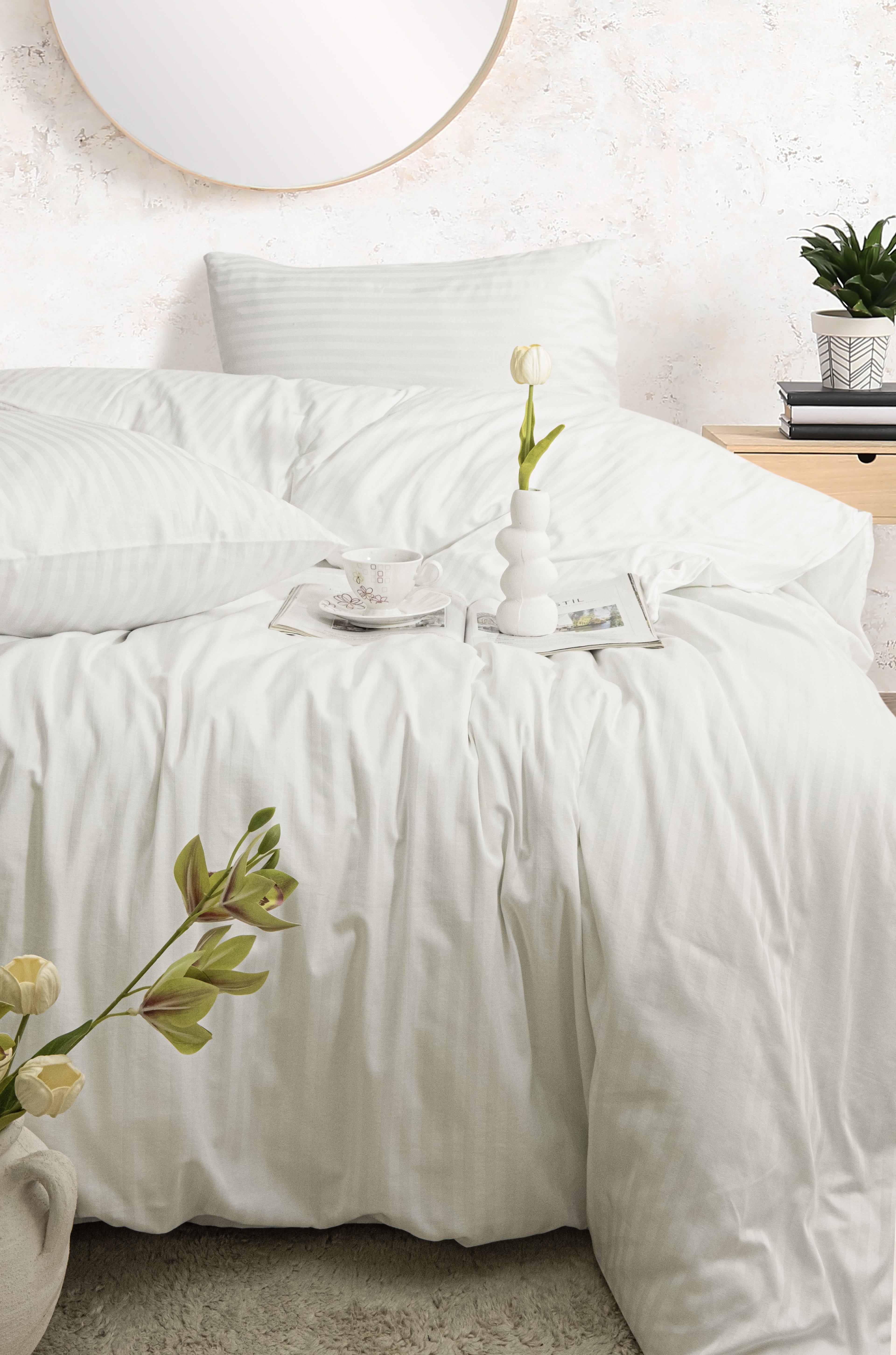 Tek Kişilik Beyaz Çizgili Saten Nevresim Takımı