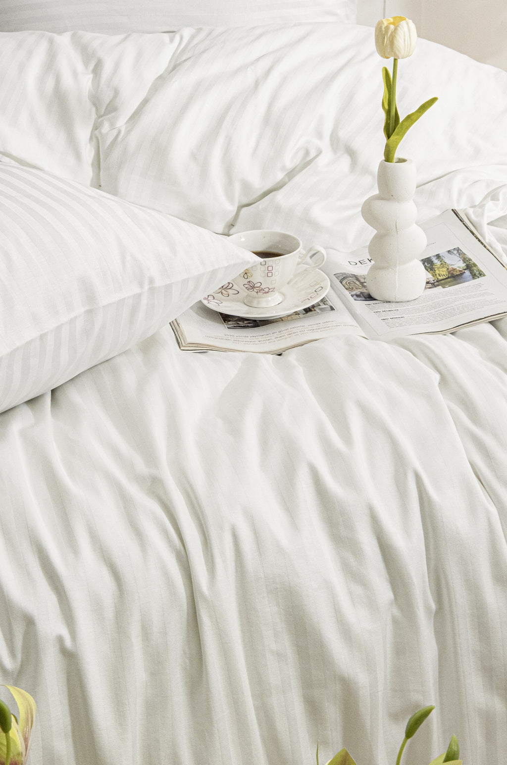 Tek Kişilik Beyaz Çizgili Saten Nevresim Takımı