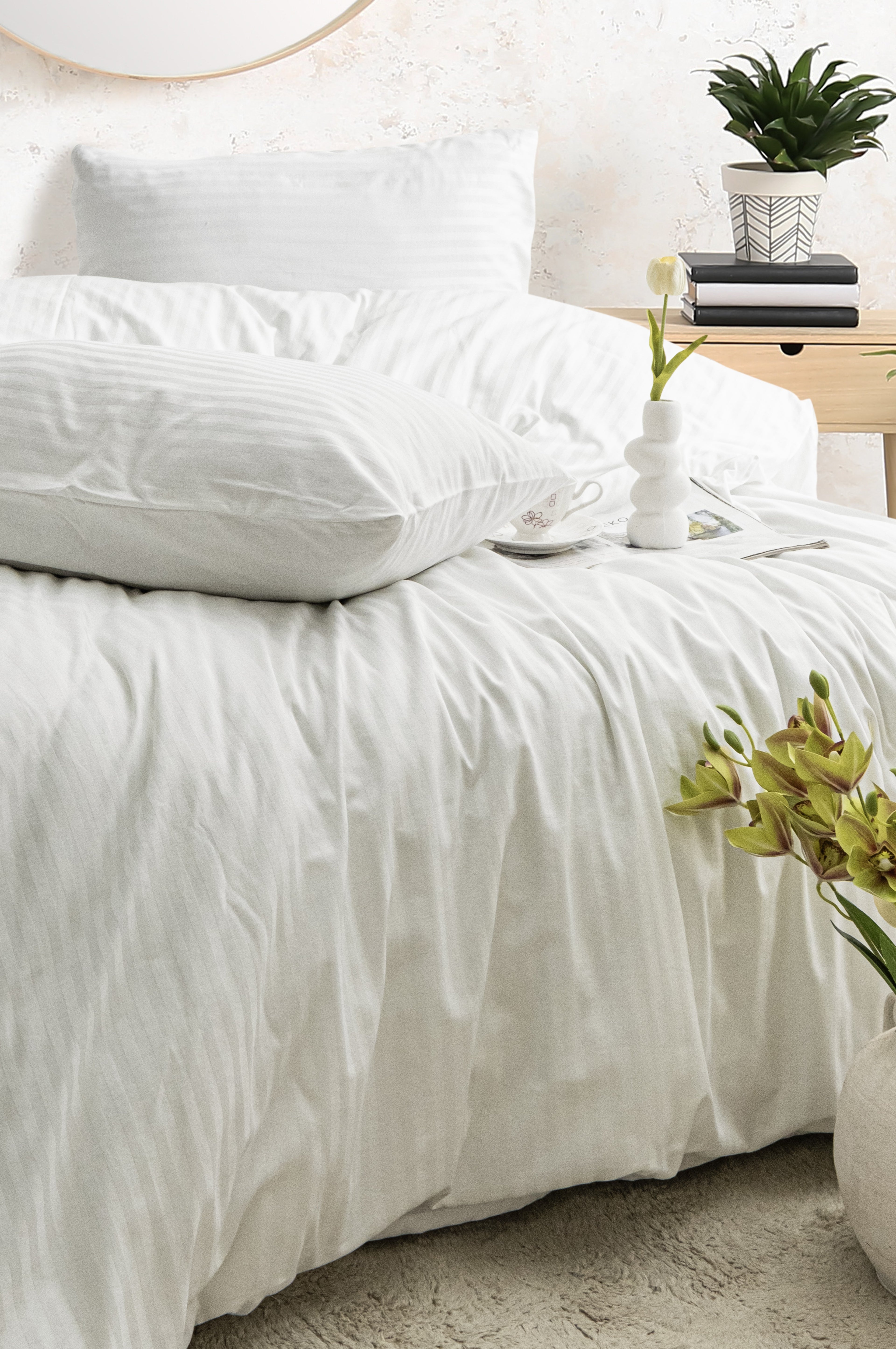 Tek Kişilik Beyaz Çizgili Saten Nevresim Takımı