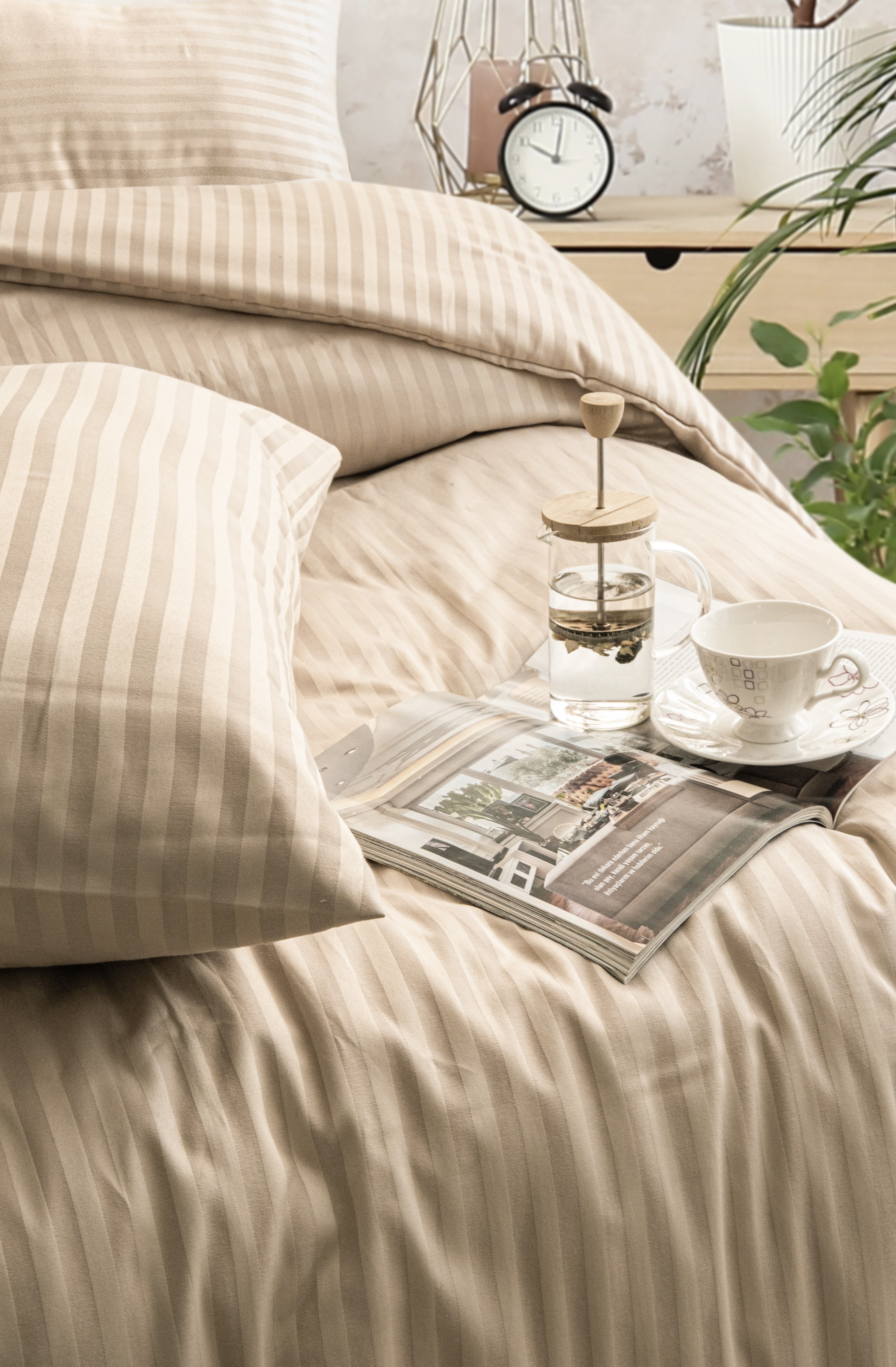 Tek Kişilik Bej Çizgili Saten Nevresim Takımı