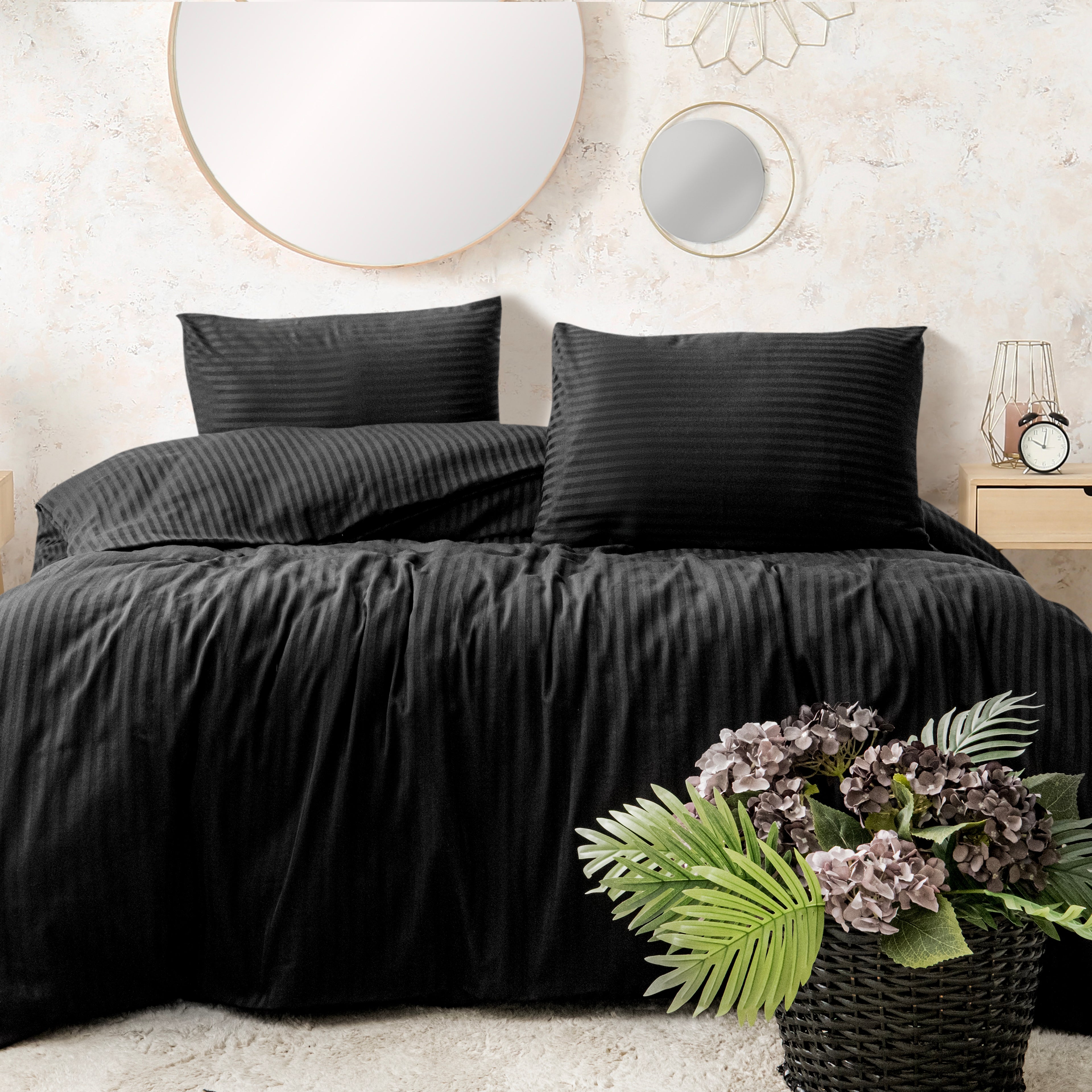 Tek Kişilik Siyah Çizgili Saten Nevresim Takımı