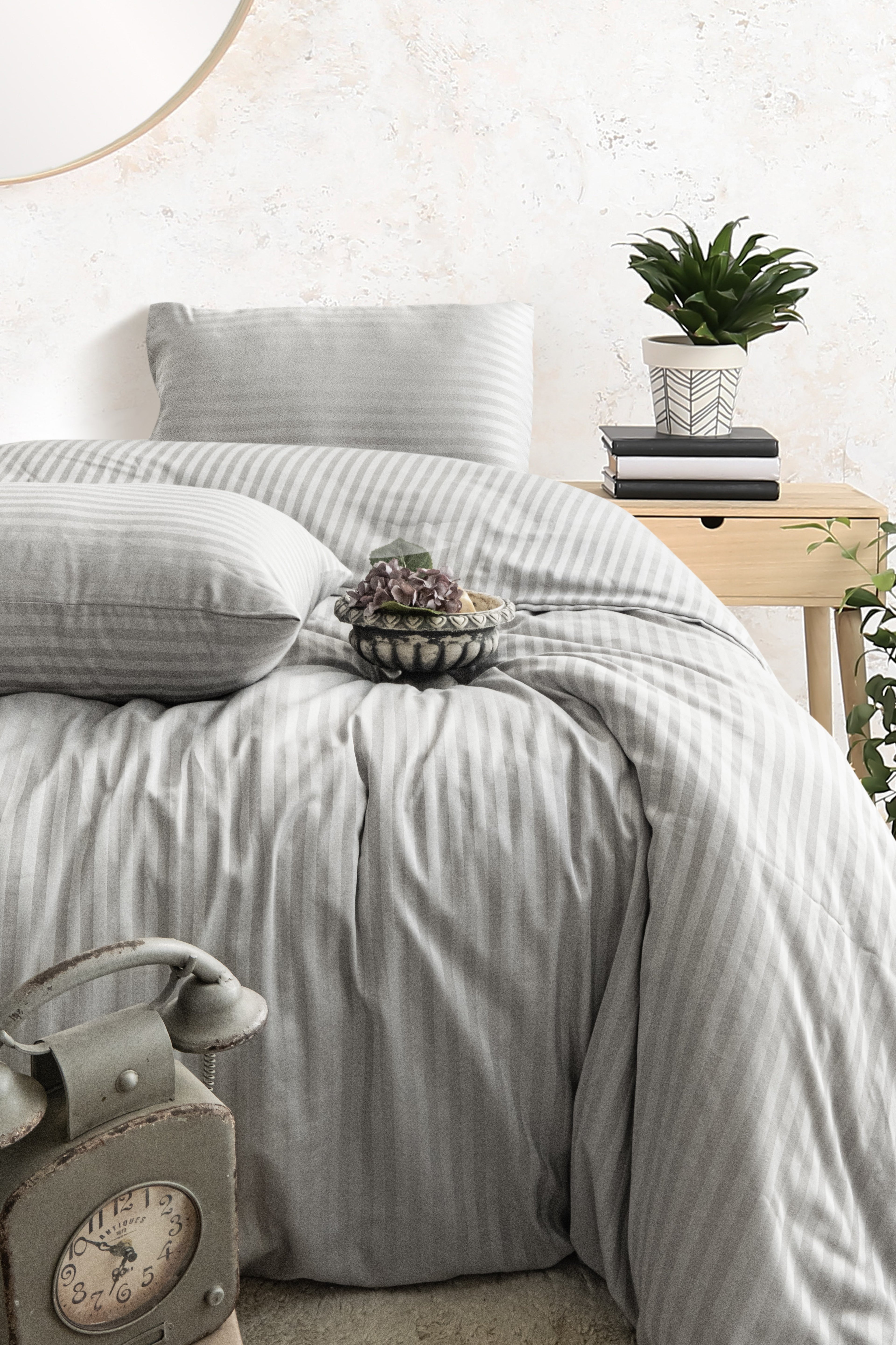 Tek Kişilik Gri Çizgili Saten Nevresim Takımı