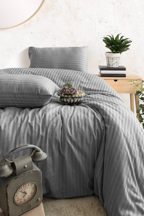 Çift Kişilik Antrasit Çizgili Saten Nevresim Takımı