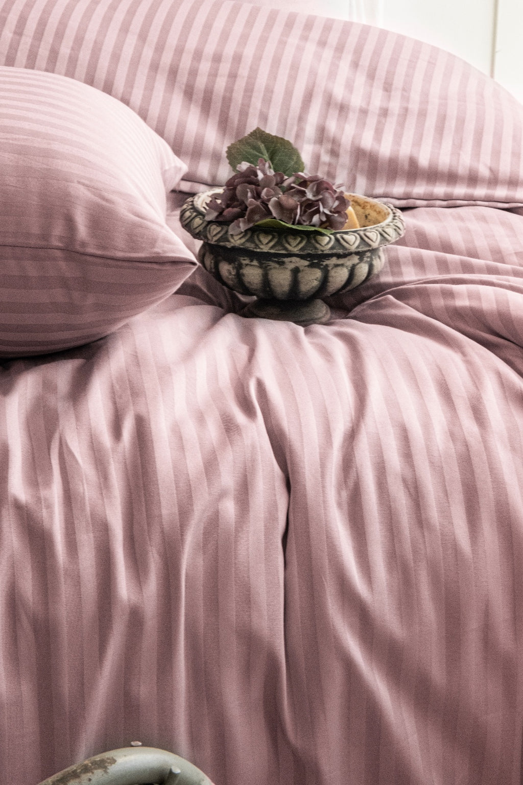 Çift Kişilik Pembe Çizgili Saten Nevresim Takımı